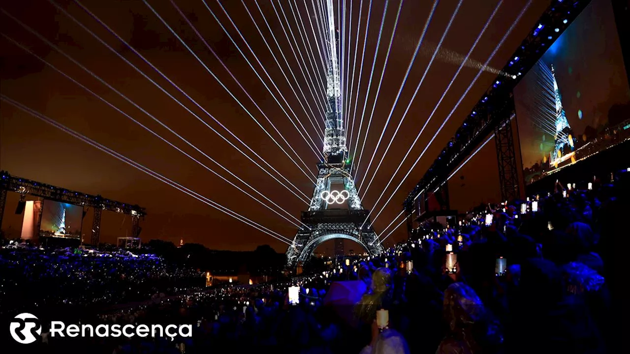 Torre Eiffel deu um espetáculo 'à parte' durante a cerimónia de abertura dos Jogos Olímpicos