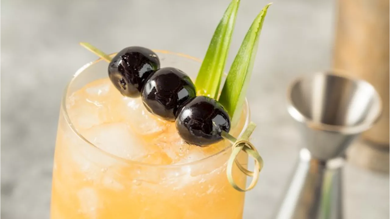 How to Make a Three Dots and a Dash, the Seductive and Spicy Tiki Classic