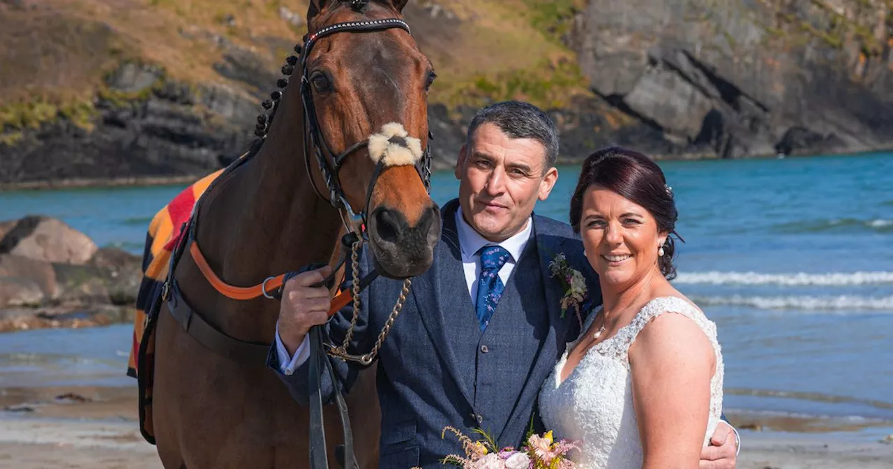 Kinsale couple include their horse in stunning wedding photos