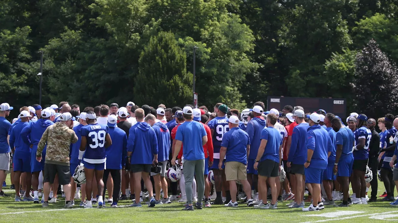 'Mama Bear' Kim Pegula breaks down huddle at Bills training camp