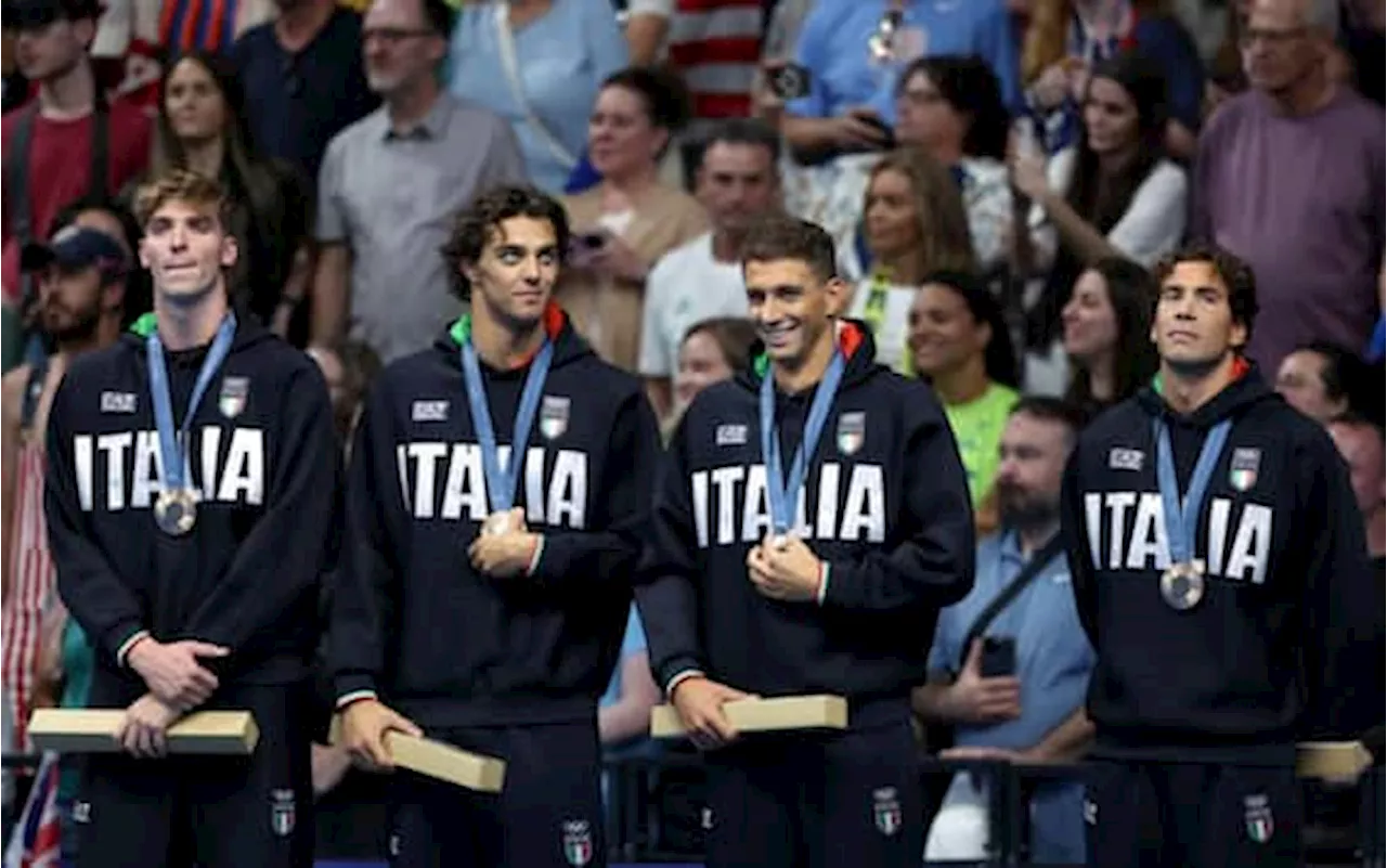 Olimpiadi, l'Italia vince il bronzo nella staffetta 4x100 stile libero a Parigi 2024