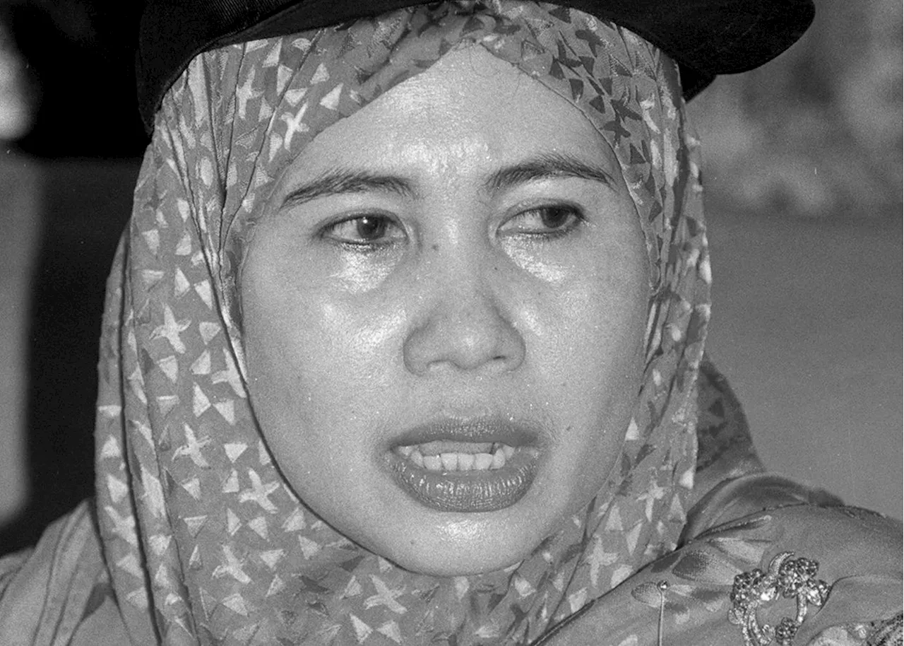 Former minister Siti Zaharah laid to rest