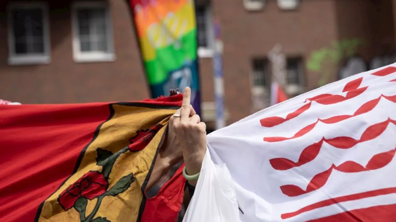 Demonstration: 'Queers for Palestine' auf der Straße in Berlin