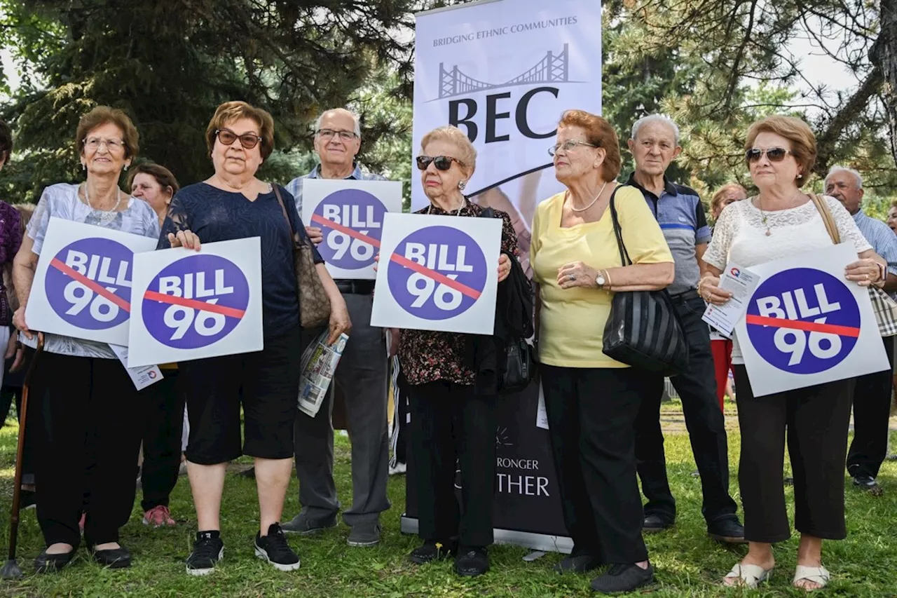 Protesters, advocates worry Quebec is complicating access to healthcare in English