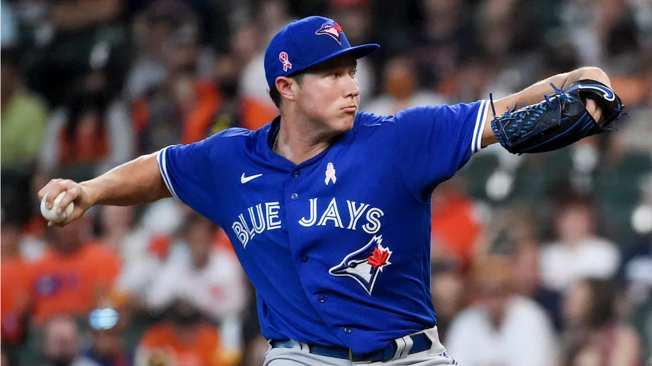 Blue Jays trade RHP Pearson to Cubs for two prospects