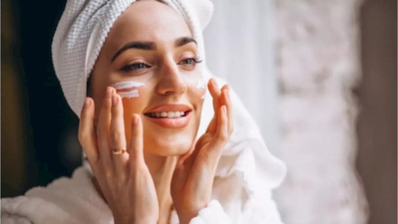 Bukan Jelang Tidur, Ini Waktu yang Paling Baik Buat Pakai Skincare Malam