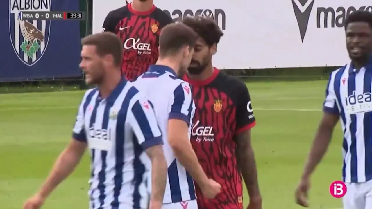 West Brom-speler krijgt totale kortsluiting en geeft rake vuistslag in oefenduel