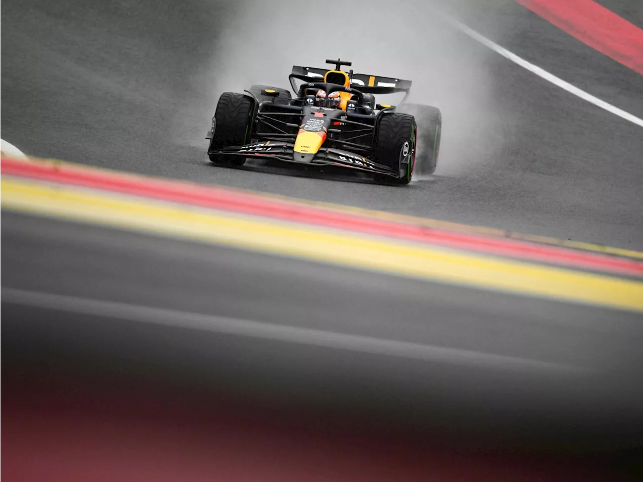 Formel 1: Verstappen mit Bestzeit im Regen-Training in Spa