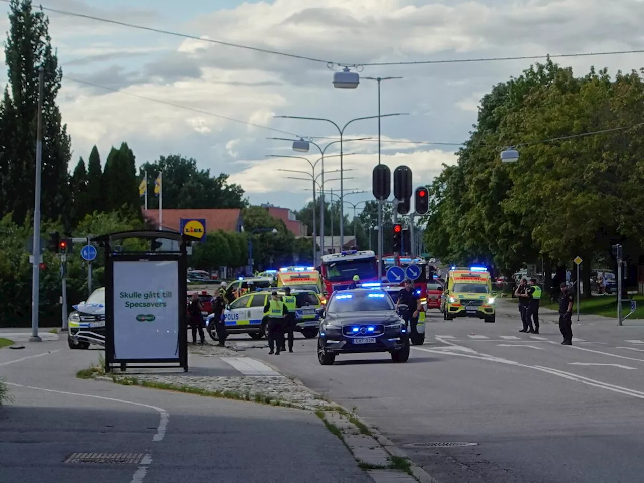 Polisbil i krock – äldre kvinna död