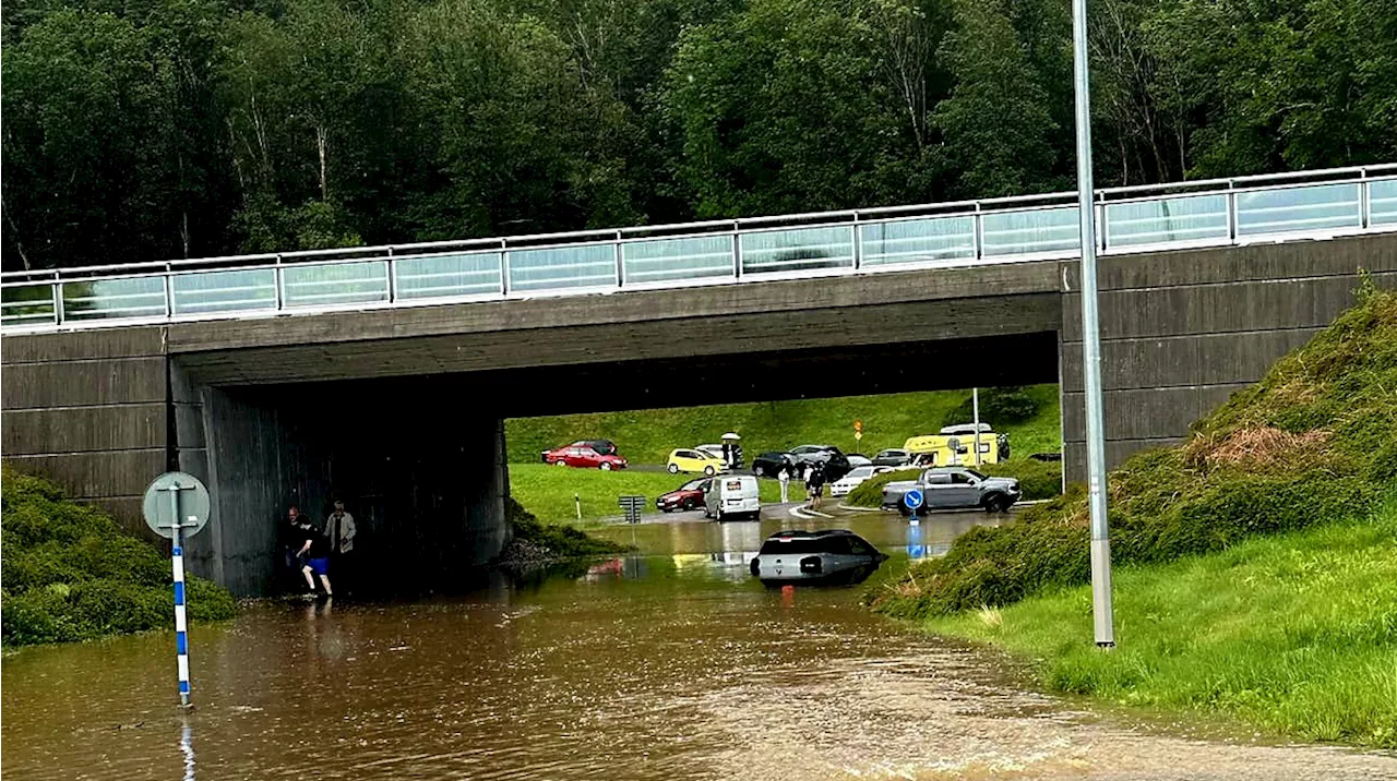 Stort jordskred över E45 – vägen avstängd