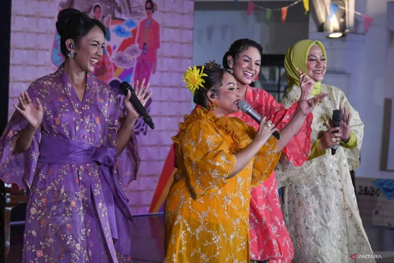 Hari Kebaya Nasional, 5 Wanita rilis lagu “Kebaya Indonesia”