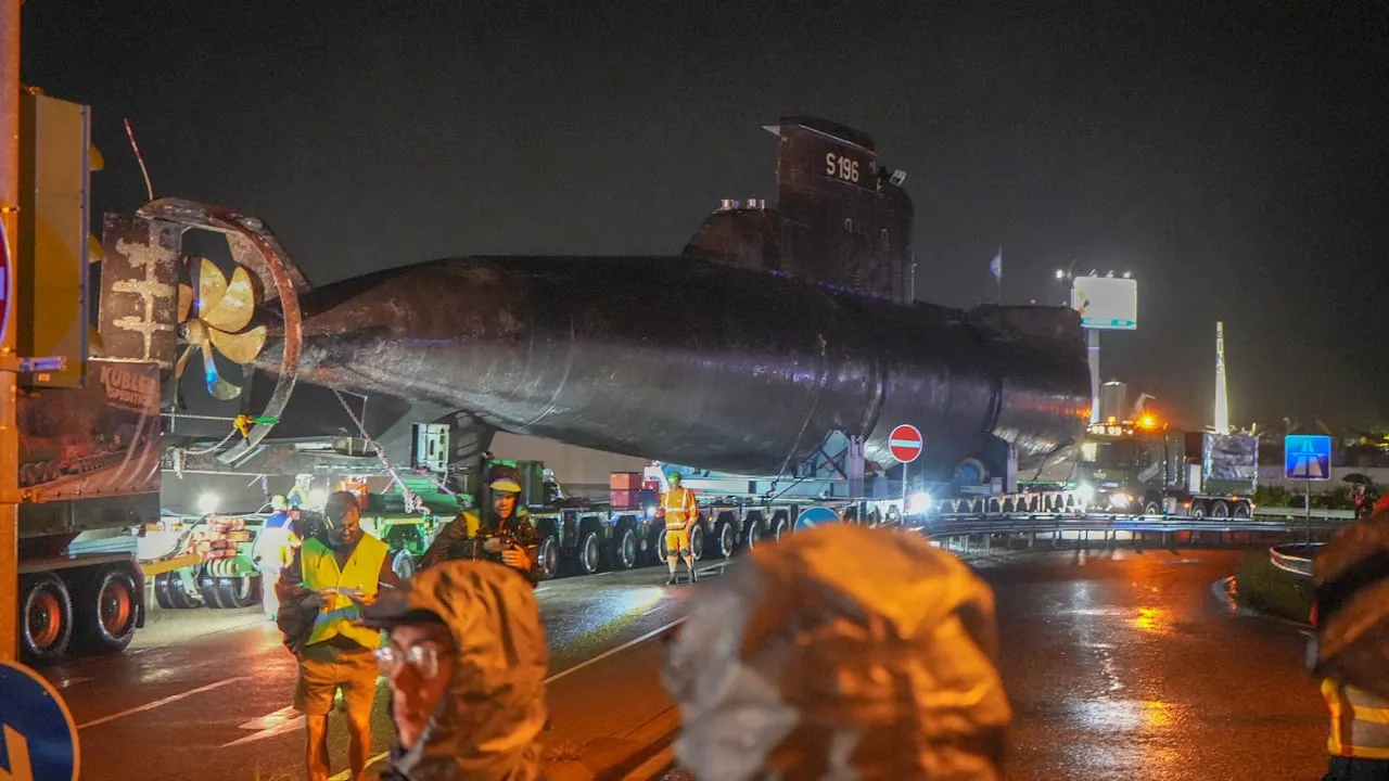 Autobahn für U17 gesperrt: U-Boot schippert über die A6