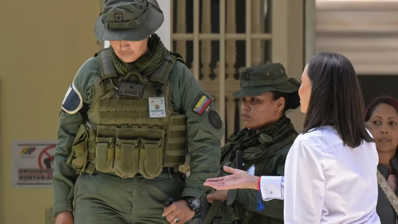 Militar venezolana negó el saludo a María Corina Machado en plena votación