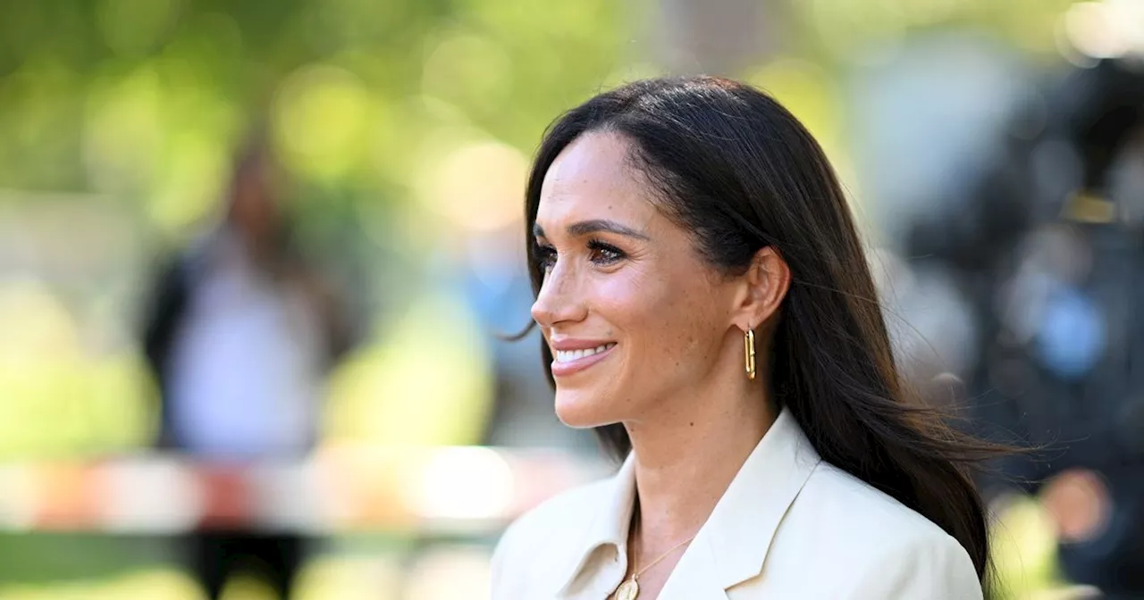 Herzogin Meghan: In den Hamptons posiert sie neben einer Make-up-Ikone