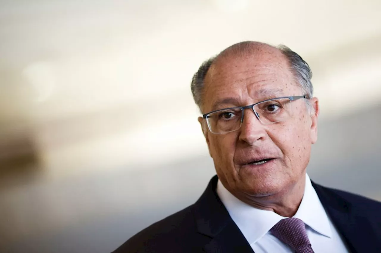 Alckmin presta atendimento médico a mulher em voo de Brasília a São Paulo