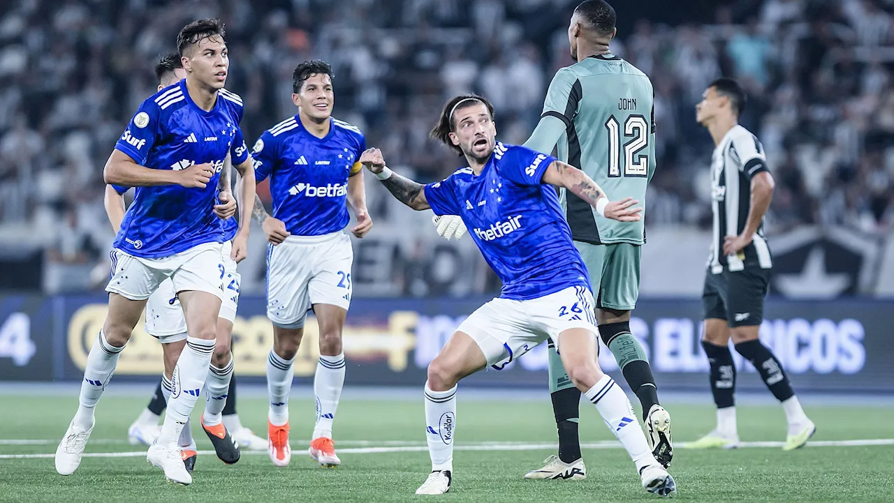 Fora de casa, Cruzeiro atropela Botafogo, que pode perder liderança do Brasileirão