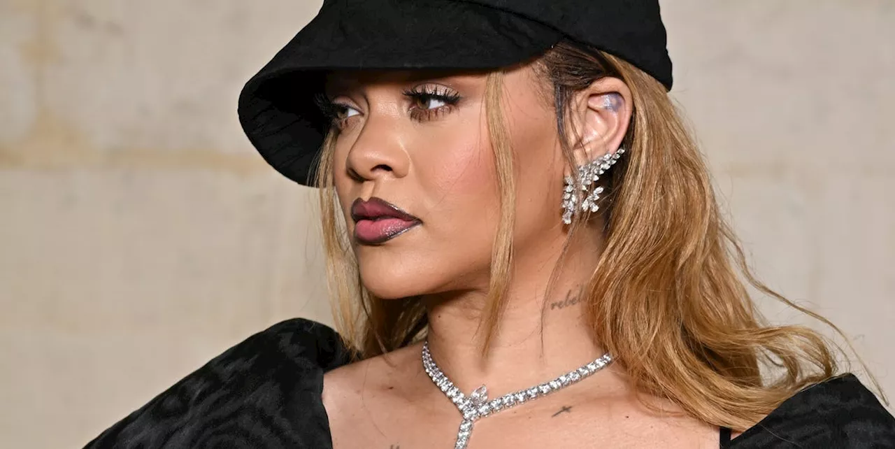 Se le ballerine argento di Rihanna illuminano l'estate 2024