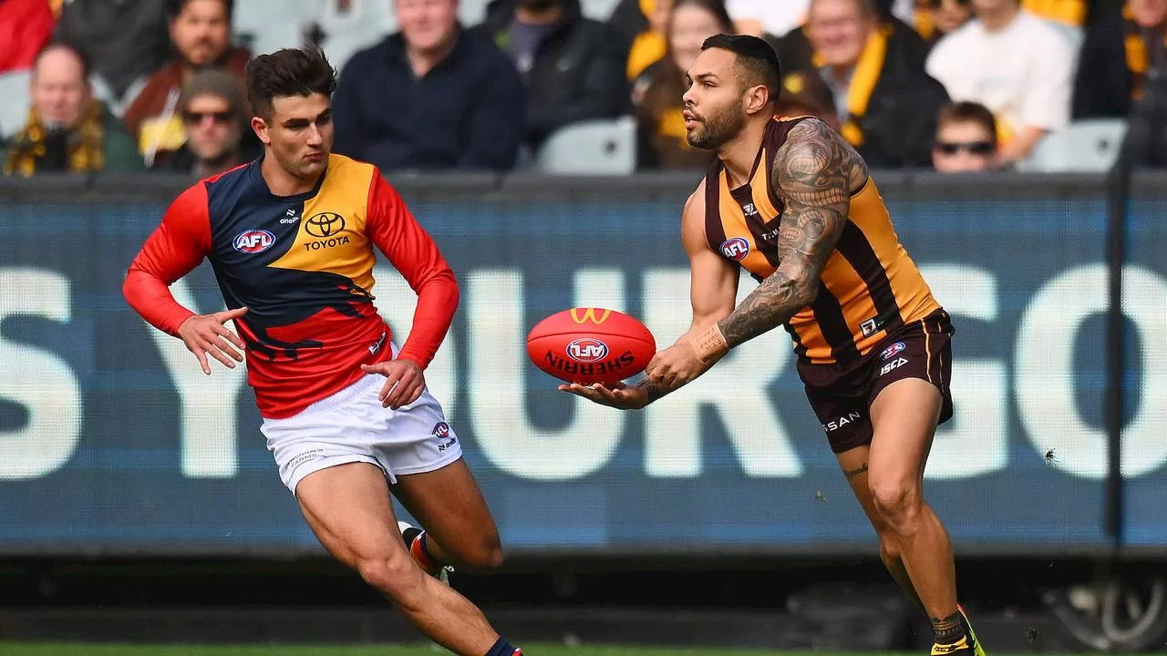 LIVE AFL: Star veteran returns as cagey Crows stand in way of Hawks’ improbable finals surge