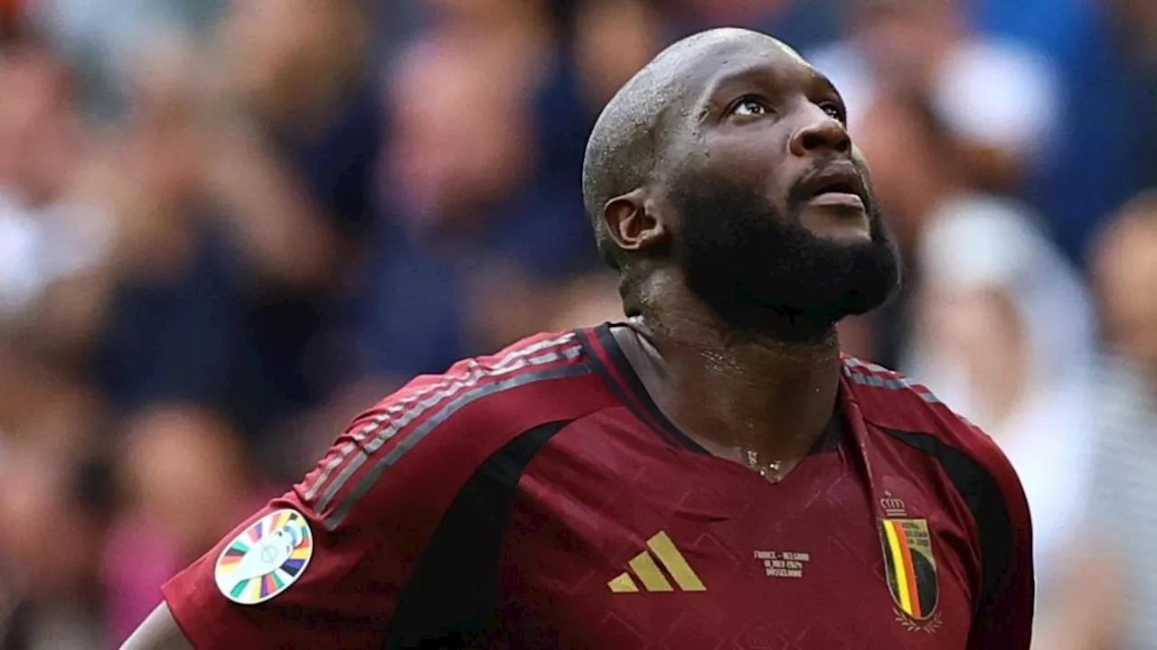 Si allena da solo, aspettando il Napoli: la lunga estate di Lukaku