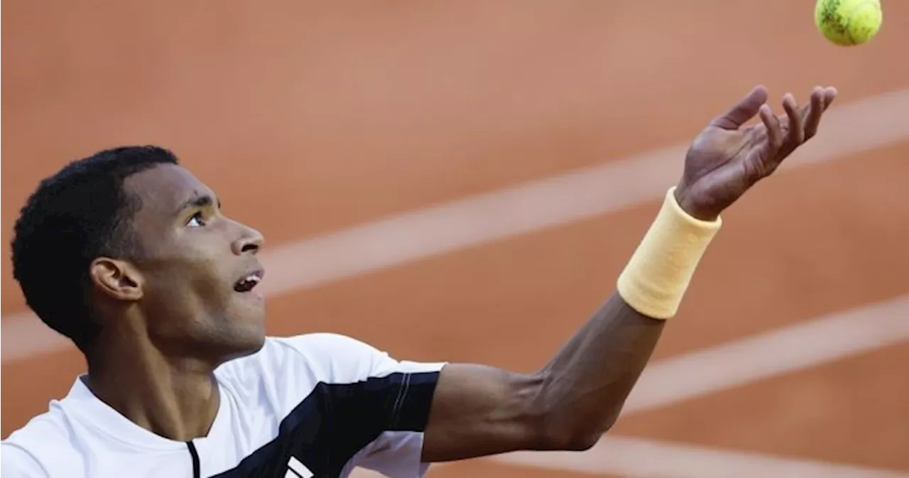 Auger-Aliassime, Andreescu win first singles round