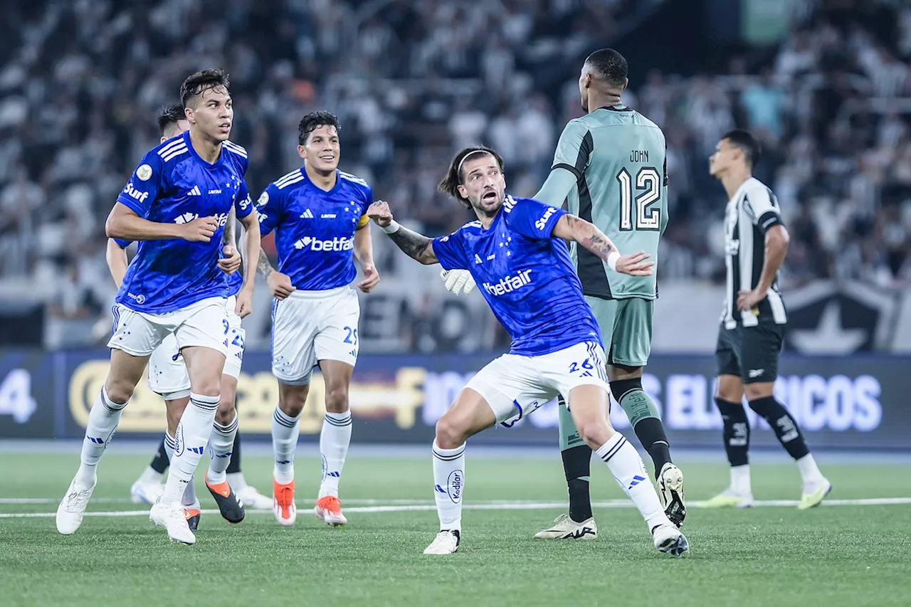 Irreconhecível, Botafogo é dominado e perde para o Cruzeiro no Nilton Santos