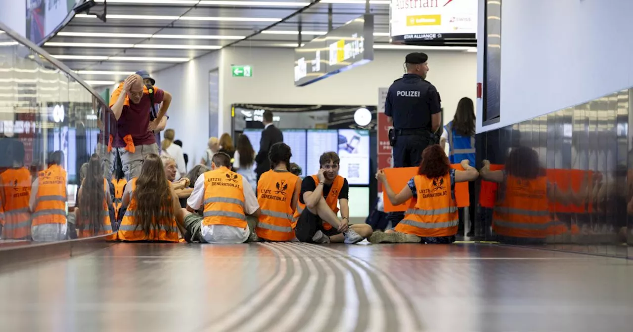 Kleben am Flughafen: Klimaaktivisten droht eine enorme Rechnung