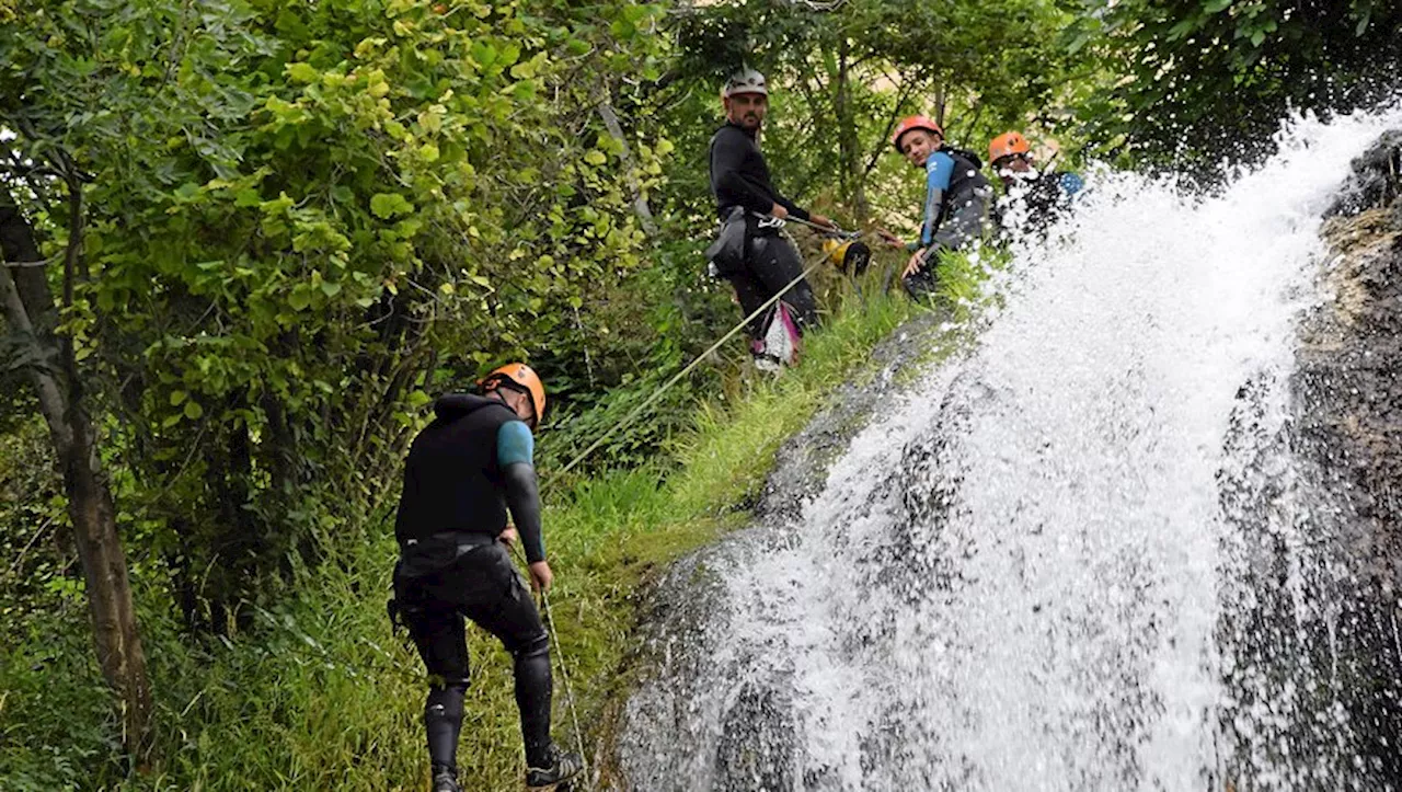 Du canyoning suspendu à la cascade de Salles-la-Source