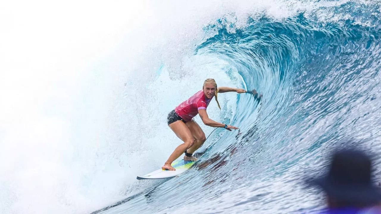 Olimpíadas: Tati Weston-Webb vence repescagem e avança às oitavas no surfe