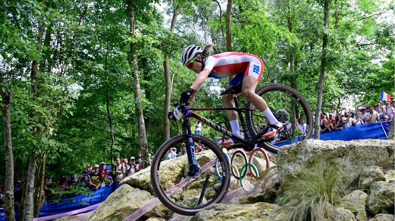 VTT aux JO de Paris : Loana Lecomte chute très sévèrement alors qu’elle espérait le bronze