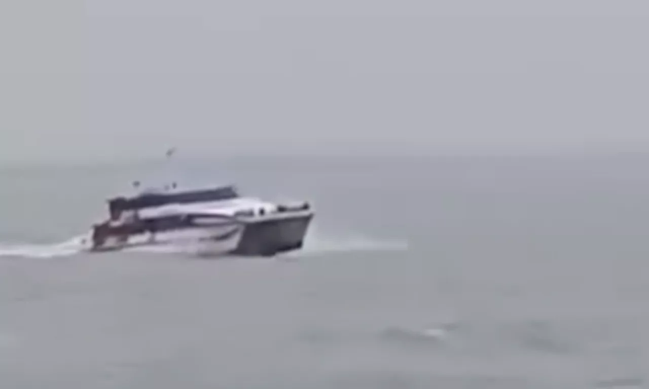 Kuala Kedah-Langkawi ferry service halted for second day due to rough seas, stranding nearly 2,000 passengers