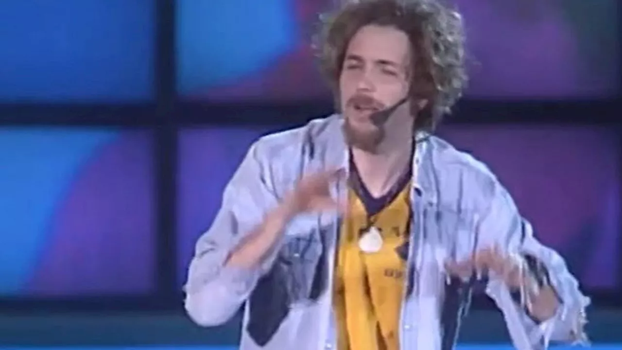 Jovanotti canta 'Questa è la mia casa' a 'Festivalbar' 1997