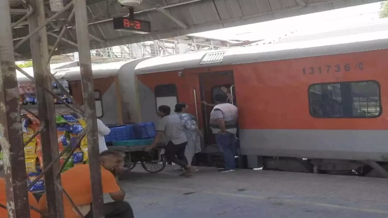 Train News: गोरखपुर से बांद्रा जाने वालों के लिए गुड न्यूज, 30 अगस्त तक चलेगी Gorakhpur-Bandra Special Train