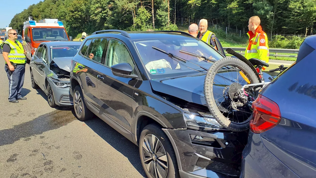 Feuerwehr Alland rückte aus: Vier Autos in Unfall auf A21 verwickelt