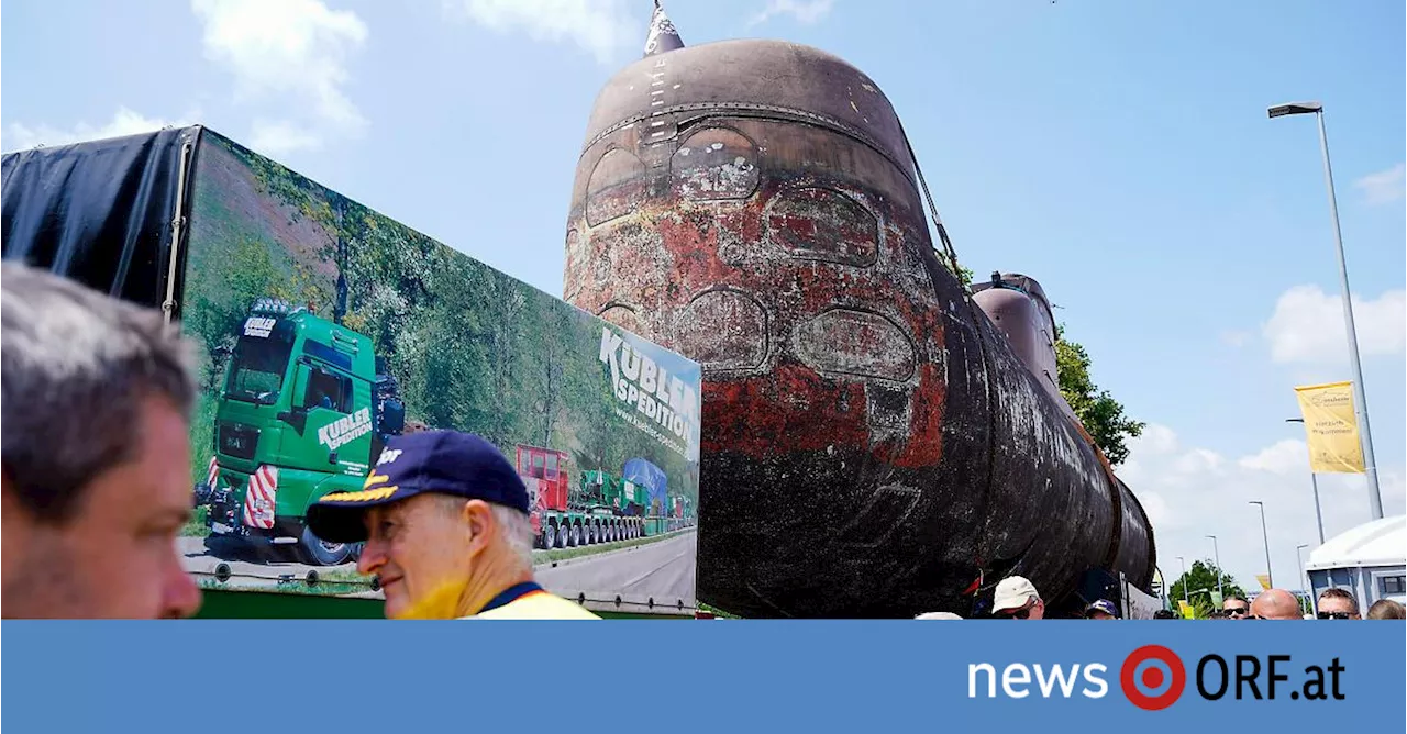 Ankunft im Museum: Großempfang für deutschen U-Boot-Oldtimer