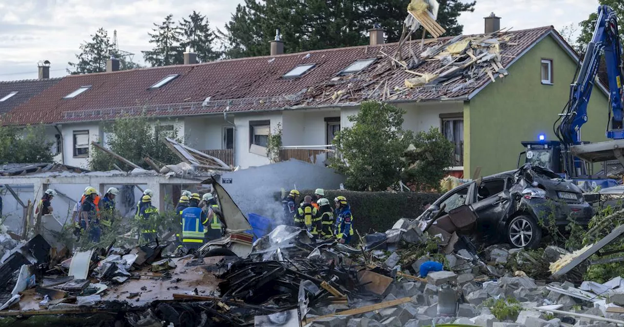 Memmingen: Suche nach Ursache von Hausexplosion mit einem Toten​