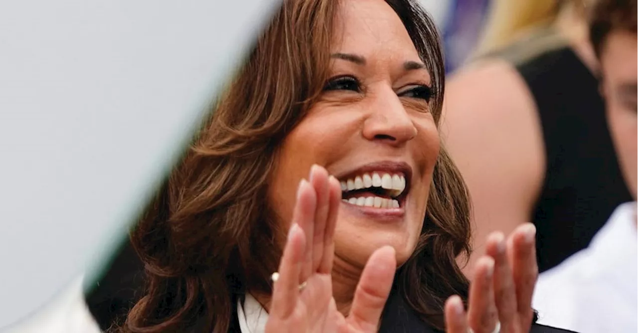 Kamala Harris rende omaggio a Biden e attacca Trump, «leader dei capricci»