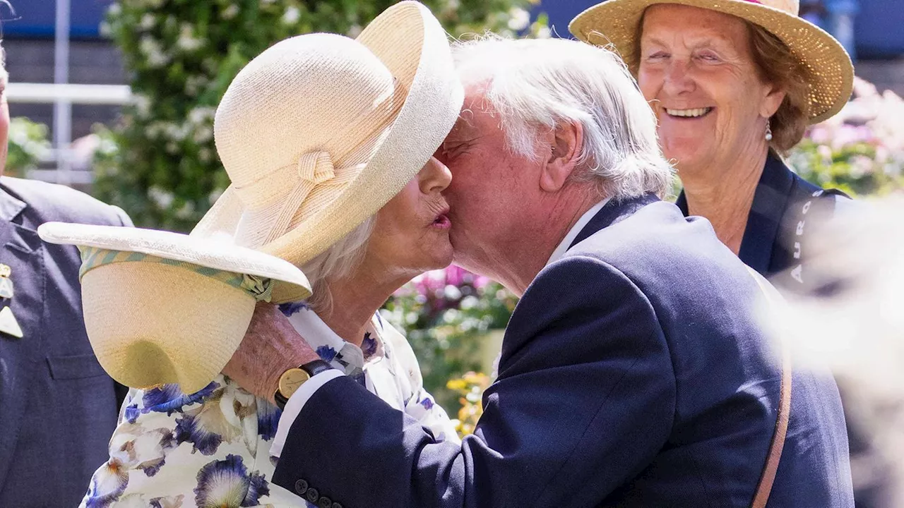 Ein Küsschen für den Ex: Camilla unterwegs ohne Charles