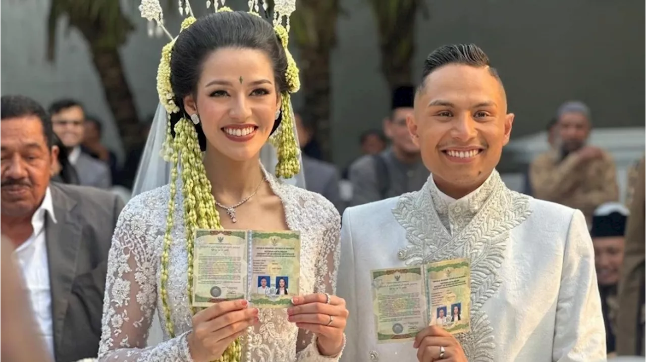 9 Potret Pernikahan Susan Sameh, Cantik dalam Balutan Busana Adat Jawa