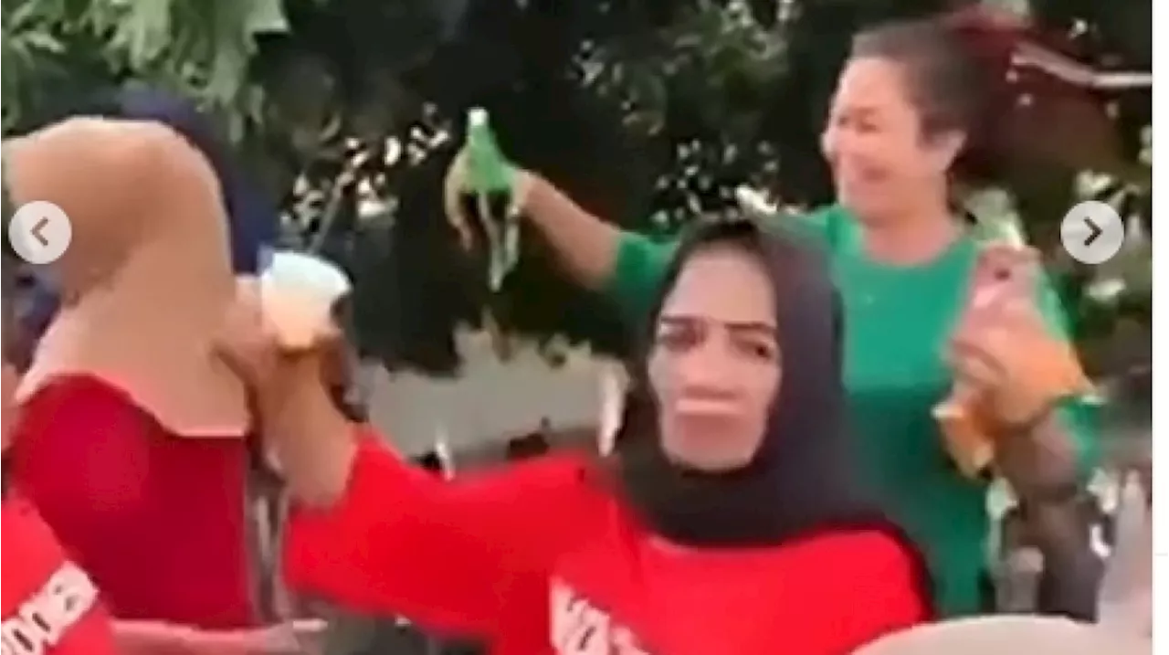 Viral Party di Depan Anak-anak, Emak-emak Berhijab Asyik Pesta Miras sambil Goyang di Panggung