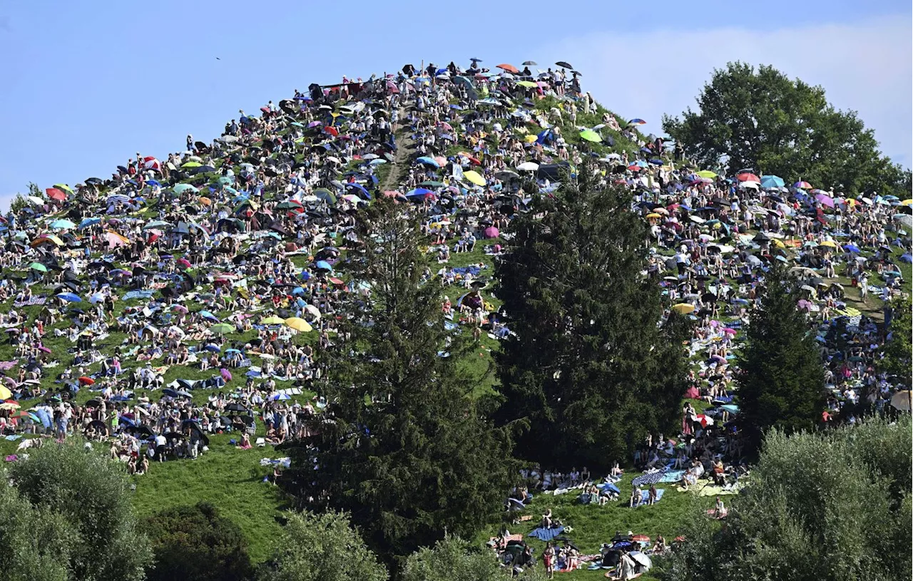 Taylor Swift à Munich : Environ 40.000 fans sans billet squattent une colline près du stade