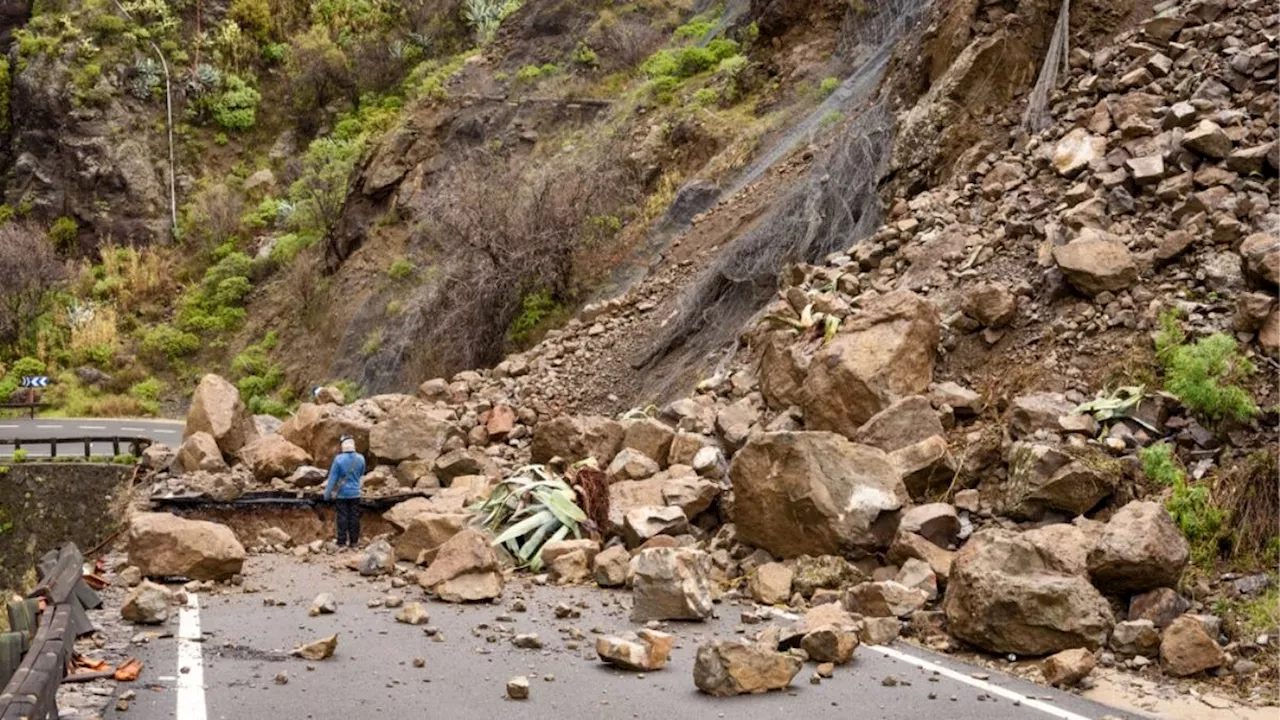 कालका-शिमला हाइवे पर पहाड़ से SUV पर गिरे पत्थर, एक की मौत, तीन घायल