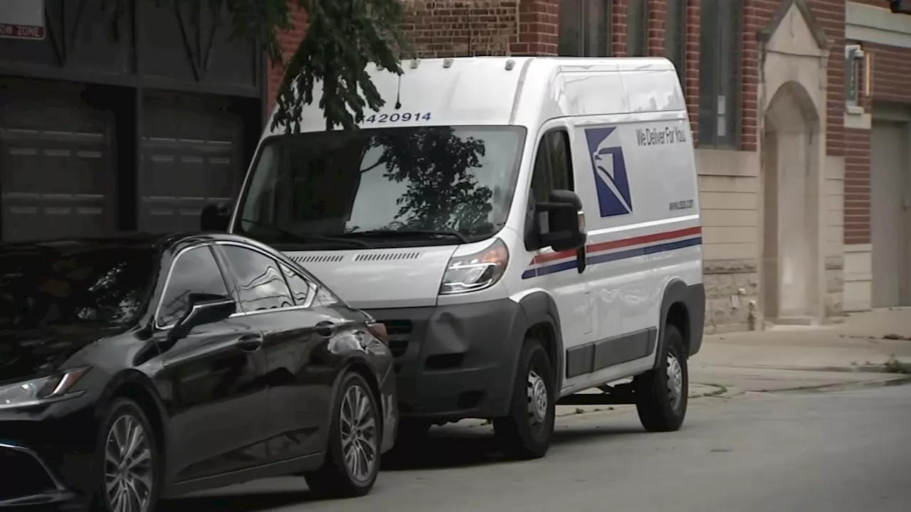 Thief steals mail from truck in front of postal worker in West Loop