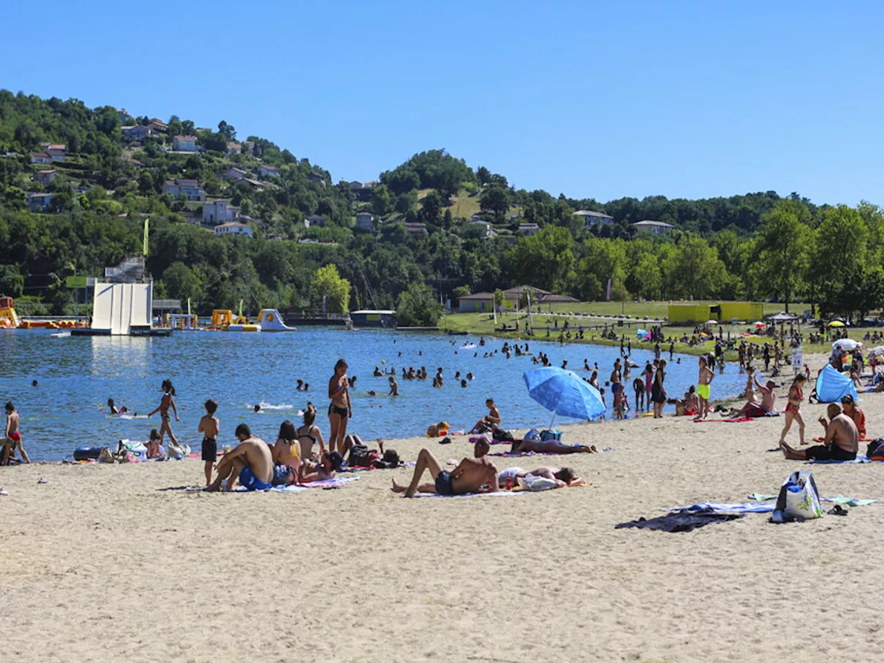 Près de Lyon : la baignade interdite d'urgence dans cette base de loisirs très fréquentée