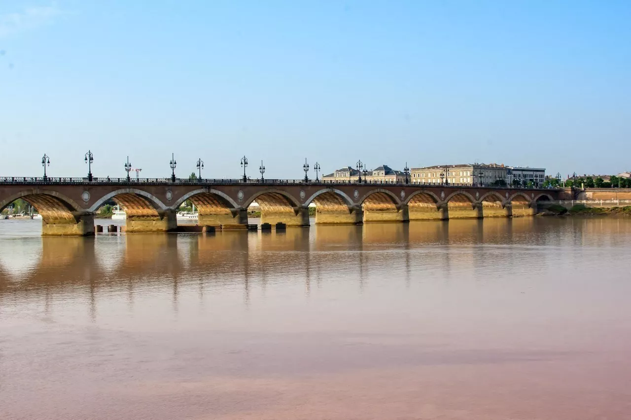 Se baigner dans la Garonne à Bordeaux est une mauvaise idée, voici pourquoi