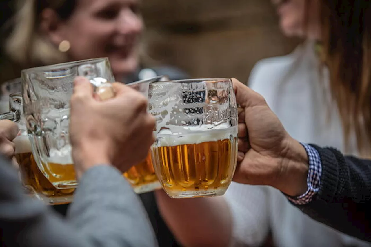 La birra amata dagli italiani: oltre la metà degli intervistati dichiara di berne di più durante l'estate