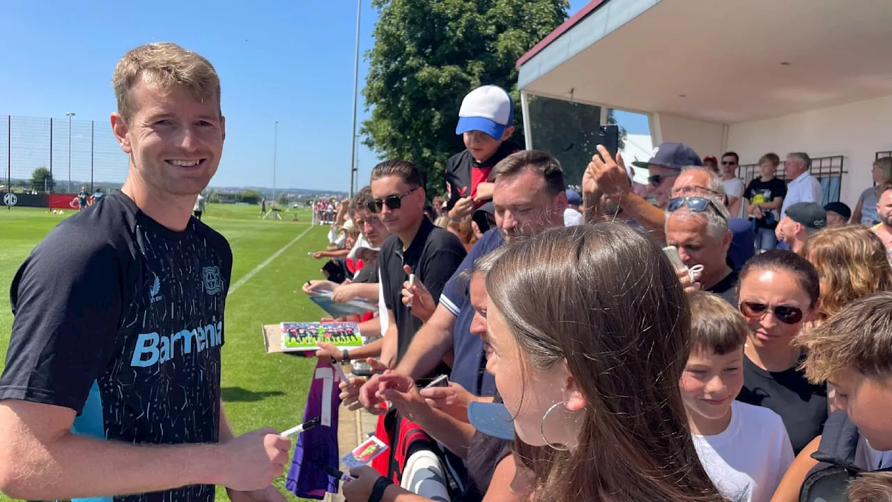 Bayer Leverkusen: Fans klettern sogar auf Bäume: Großer Bayer-Hype im Schwarzwald