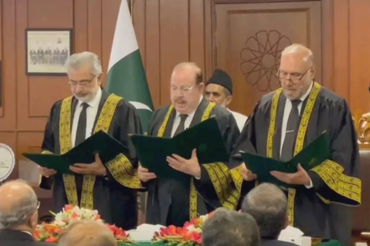 Justice Sardar Tariq, Justice Mahar Alam take oath SC ad hoc judges