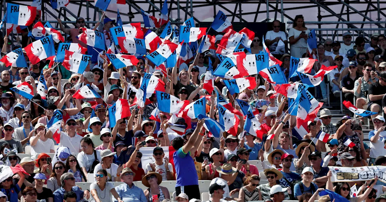 La ferveur gagne la France, “conquérante comme jamais, arrogante comme souvent”