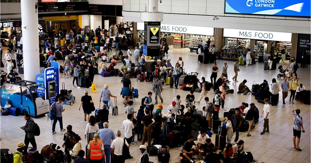 Klimaaktivisten nach Sitzblockade an Londoner Flughafen festgenommen