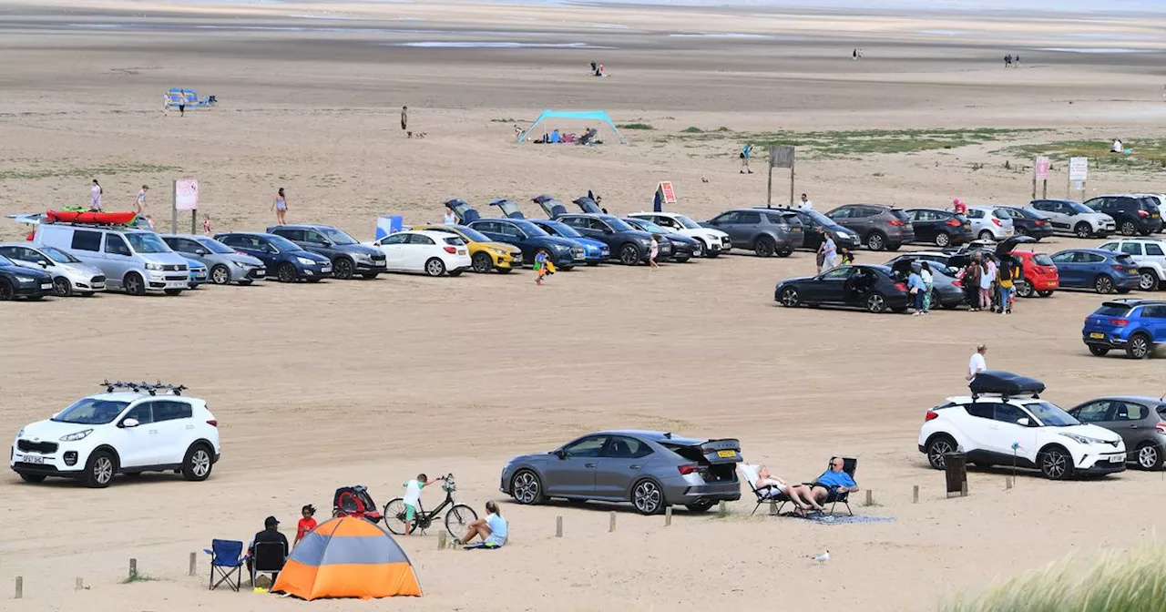 Warning to people heading to Merseyside beach as parking nightmare continues